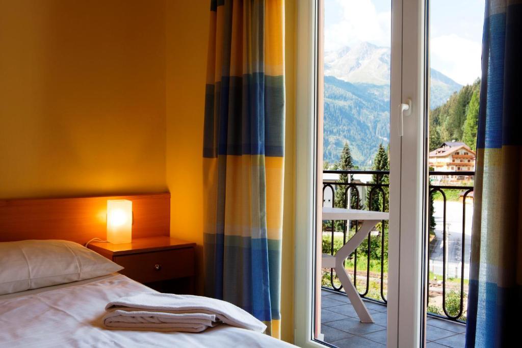 Euro Youth Hotel & Krone Bad Gastein Room photo